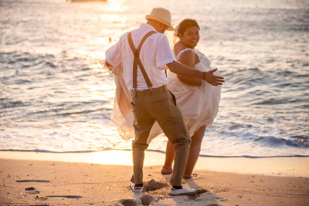 couple eloping in cozumel mexico