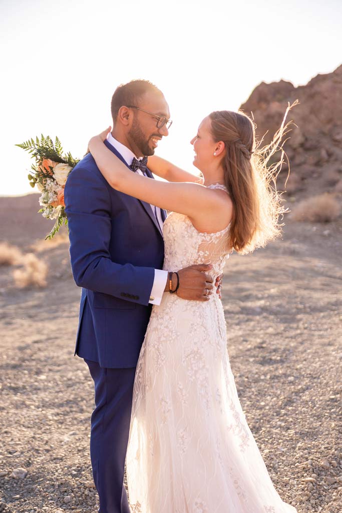 las vegas eloping couple in the canyon first dance