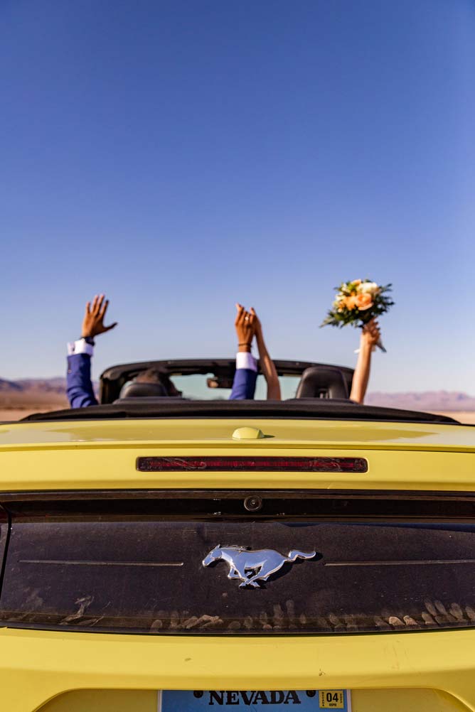 las vegas eloping couple