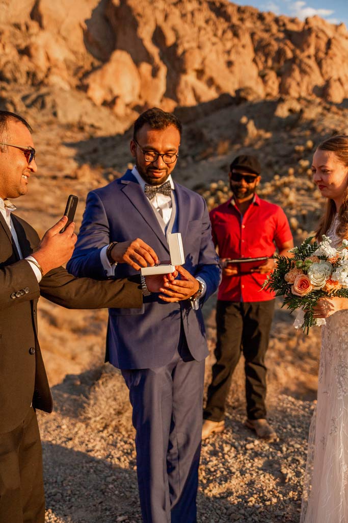 eloping couple in las vegas