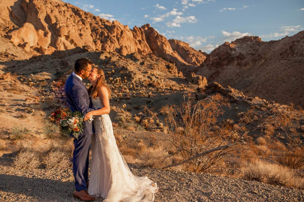 las vegas elopement in the canyon first kiss