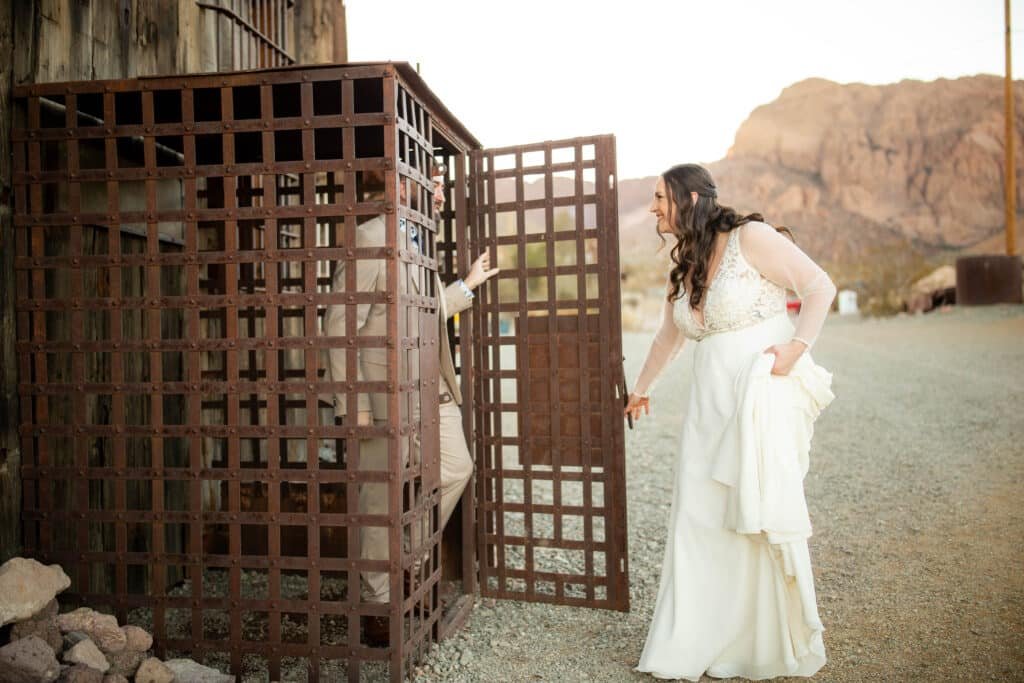 how to elope in nelson's ghost town