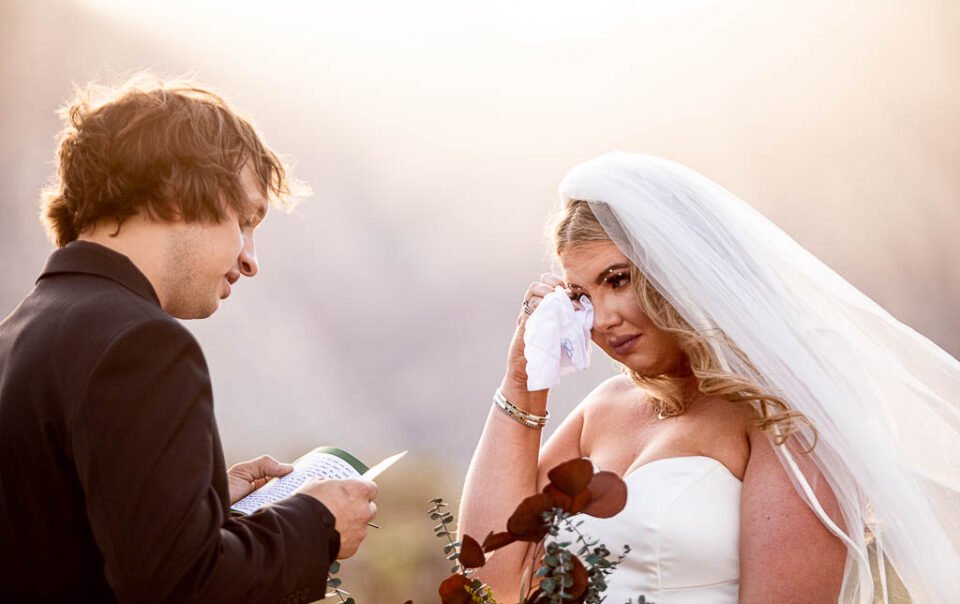 couple eloping in Las Vegas
